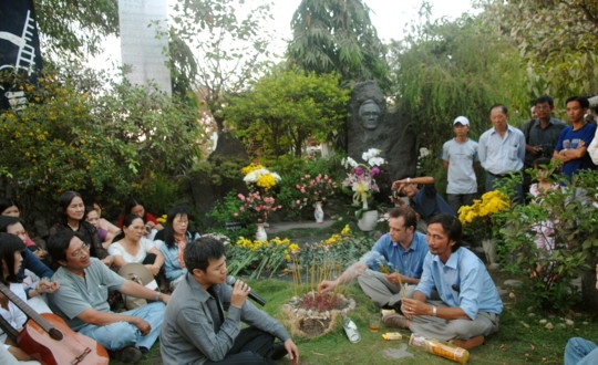 Ngày xuân hát bên mộ Trịnh Công Sơn