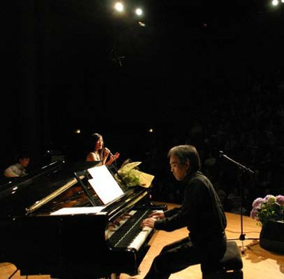 Hồng Nhung, Xuân Thịnh (piano) & Huy Thiện (Ghita)
