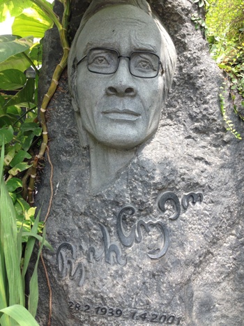 Mộ Trịnh Công Sơn 